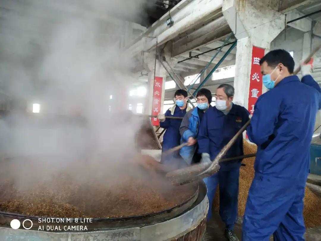 <b>嚴抓疫情防控，堅守手工釀造，心心酒業(yè)有序復工復產</b>
